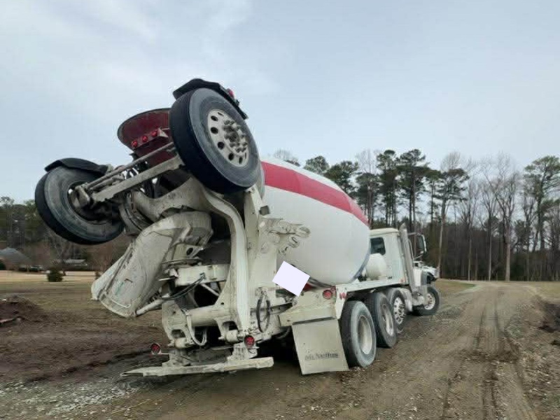 PineTops heavy equipment towing